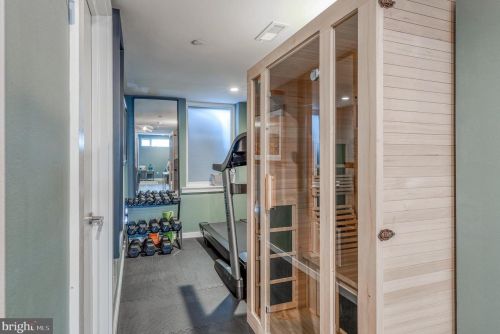 1112 17 St, Philadelphia PA 19146-4717 exterior