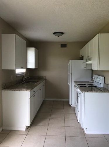 1125 Colorado Ave, Fort Pierce FL 34953-1806 exterior