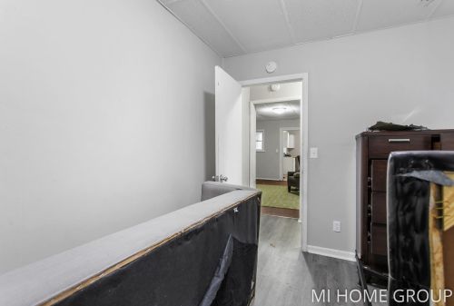 820 1 St, Grand Rapids MI 49504-5575 exterior