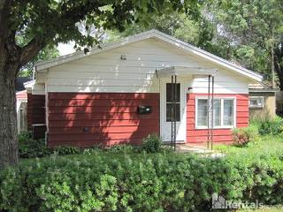 913 Clarence Ct, Madison WI  53715-2003 exterior