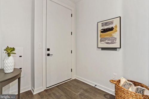 2612 University Pl, Washington, DC 20009-4602