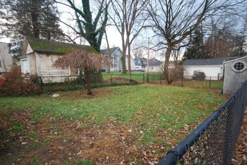 132 Riverdale St, West Springfield MA 01089-4642 exterior