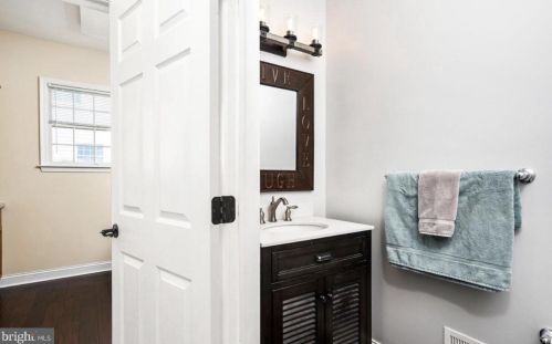 17 Fieldcrest Dr, Columbus NJ  08022-1959 exterior