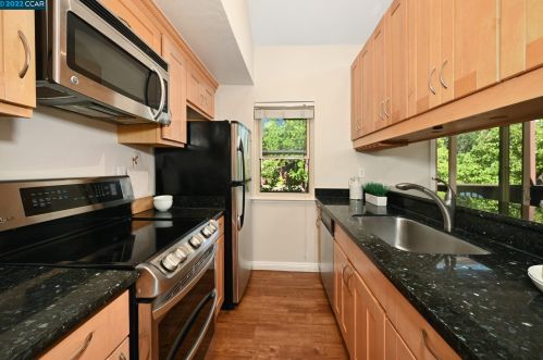 889 Camelback Pl, Concord CA 94523-1225 exterior