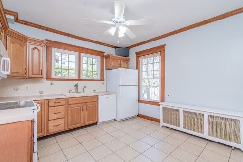 201 Longmeadow St, Springfield MA 01106-1337 exterior