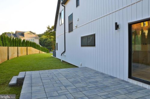 6627 Lincoln Dr, Philadelphia PA exterior