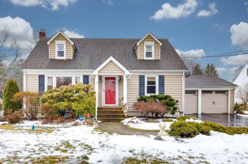 51 Morris Ave, Edison, NJ 08837-3026