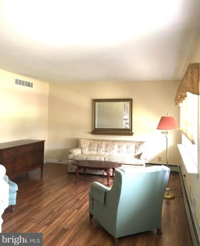 29 Rolling Ln, Trenton, NJ 08690-2112