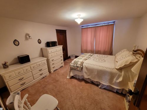 101 Orch Ave, Shepherd MI 48883-9106 exterior