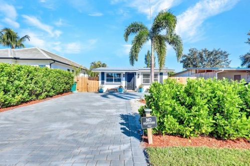 821 91 Ave, Naples FL 34108-2426 exterior