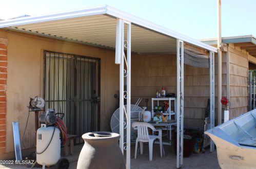 8011 Julia St, Tucson AZ 85710-4821 exterior