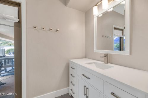 2347 Cinnabar Ave, Phoenix AZ  85028-3633 exterior