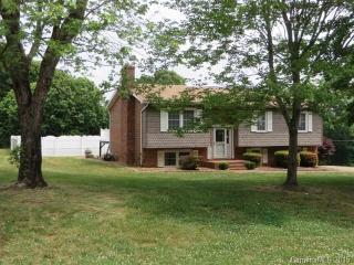 5708 Valley Field Rd, Hickory, NC 28602-5586