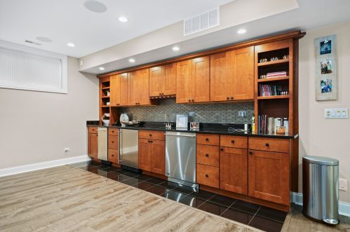 3753 Tripp Ave, Chicago IL 60803-1832 exterior