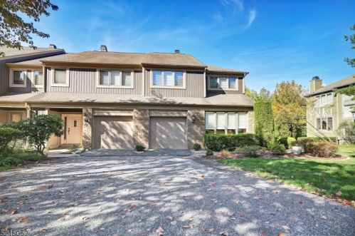 289 Vista View Dr, Mahwah, NJ 07430-3701