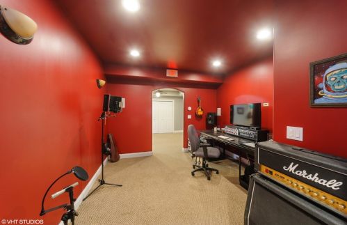 546 Crockett Ave, Elmhurst IL 60126-1810 exterior