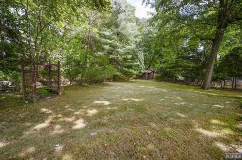 5 Middletown Rd, Montvale NJ  07645-2413 exterior