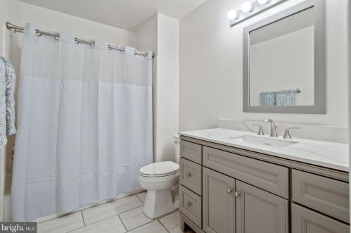 18101 Hayloft Dr, Rockville MD 20855-1667 exterior