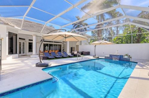 4055 1 Ave, Naples FL 34102-5905 exterior