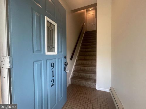 912 Foxmeadow Dr, Limerick PA  19468-1552 exterior