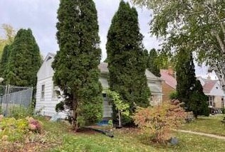 3242 79th St, Milwaukee, WI 53222-3933