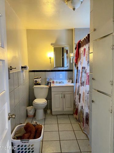 313 Larch Ave, Meskegon MI 49441-2417 exterior