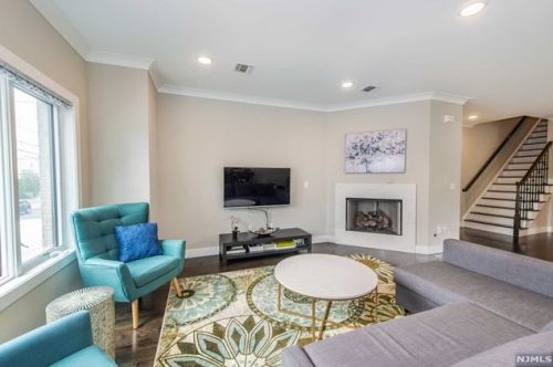 78 Lincoln St, Fairview, NJ 07022-1929