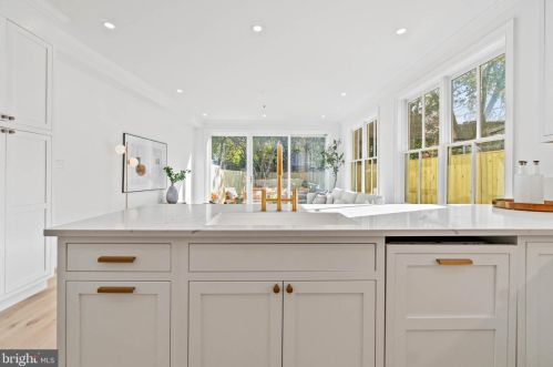 17 9th St, Washington DC  20003-1333 exterior