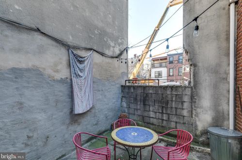 917 Catharine St, Philadelphia PA 19143-2536 exterior