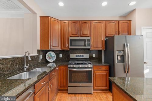 5124 Knapp Pl, Alexandria VA 22304-8637 exterior