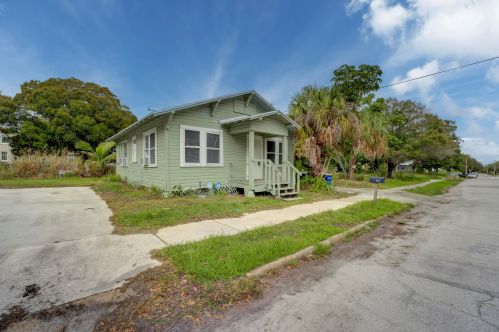 107 11th St, Fort Pierce, FL 34950-8819