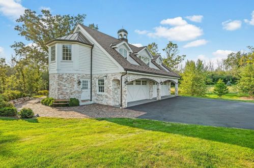 9303 Vly Hl Rd, Milwaukee WI 53217-1039 exterior