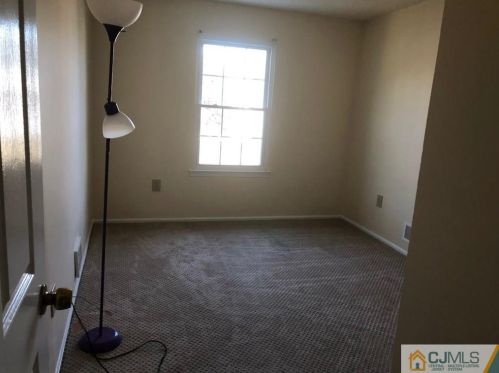 447 Northam Dr, New Brunswick NJ  08902-4241 exterior