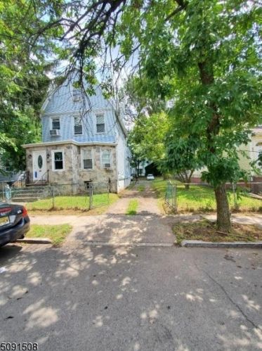80 Augusta St, Irvington, NJ 07111-3411