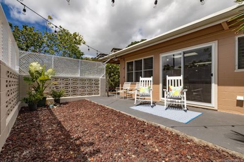 3481 Ala Akulikuli St, Honolulu HI 96818-2220 exterior