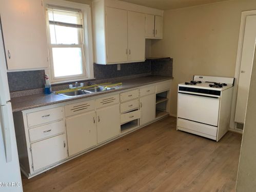 49 Gold Ave, Grand Rapids, MI 49504-6321