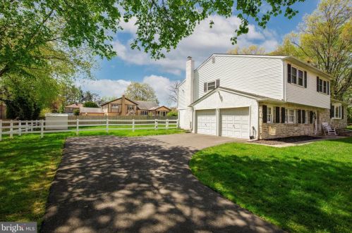 304 Pheasant Dr, Huntingdon Valley PA  19006-3038 exterior