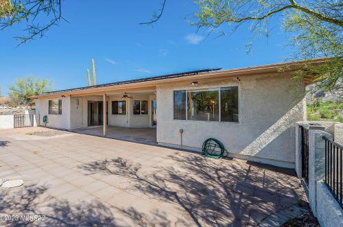 5860 Swan Rd, Tucson AZ 85718-5433 exterior