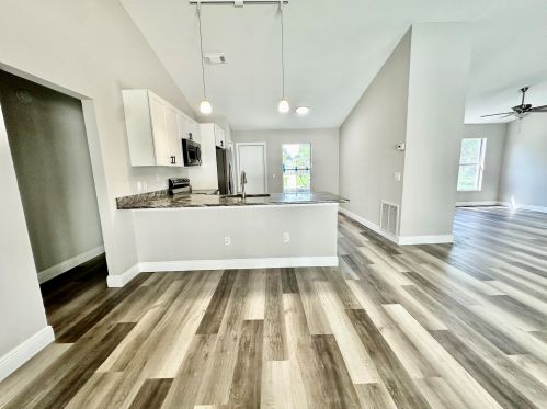 1985 Leafy Rd, Fort Pierce FL 34953-1328 exterior