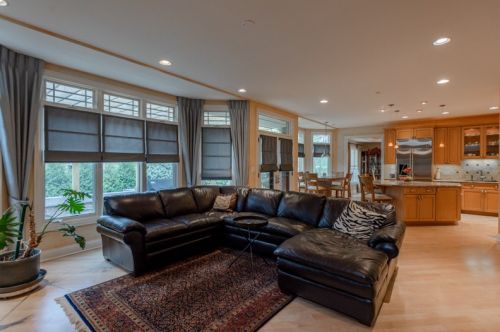 6923 Kenton Ave, Chicago IL 60712-2429 exterior