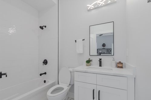 1624 Peterson Ave, Chicago IL  60660-2417 exterior