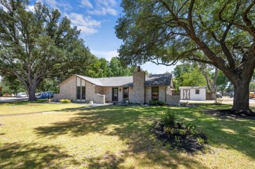 9703 Braes Valley St, Austin TX  78729-1906 exterior