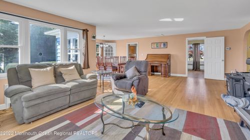 7 Applegate Ln, Plumsted Township NJ 08533-1303 exterior