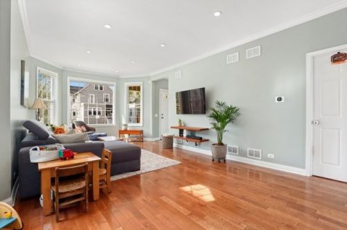 3232 Belle Plaine Ave, Chicago IL 60618-2338 exterior