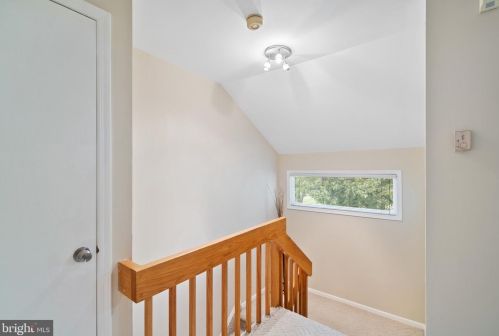 9 Riverbend Dr, New Brunswick NJ 08902-1100 exterior