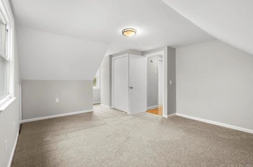 48 Clintonville Rd, North Haven CT 06473-2817 exterior