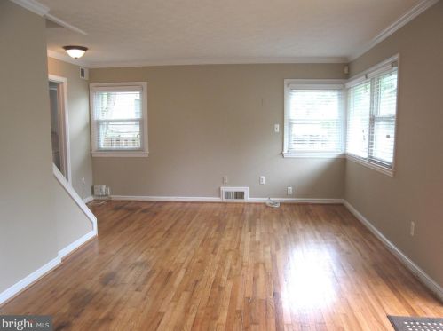 6621 Cavalier Dr, Alexandria VA 22307-1307 exterior