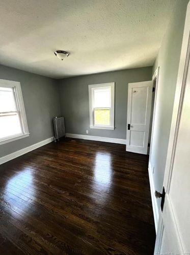 8 Mtn Vw Ave, Enfield CT 06082-3640 exterior