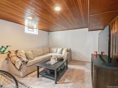 405 Tacoma St, Clawson MI  48017-1916 exterior