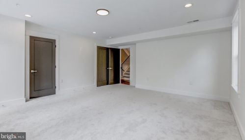 907 Gilbert Rd, Rockville MD  20851-1315 exterior